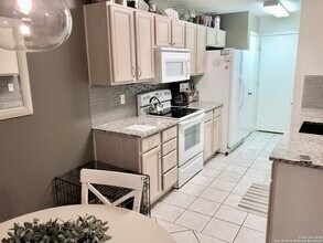 7914 Galaway Bay in San Antonio, TX - Building Photo - Building Photo