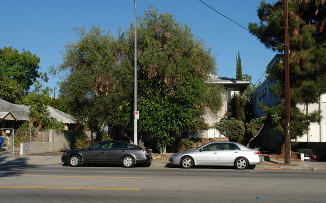 5804 Whitsett Ave in Valley Village, CA - Building Photo - Building Photo