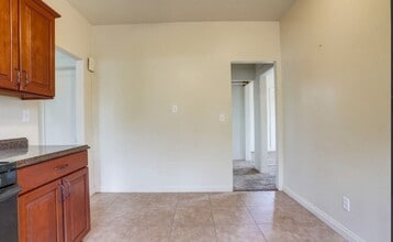 6826 Hollenbeck St in Huntington Park, CA - Foto de edificio - Building Photo