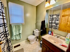 221 Jones Ave, Unit 221 in Morgantown, WV - Building Photo - Building Photo
