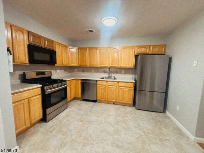 415 S 8th St in Newark, NJ - Building Photo - Building Photo