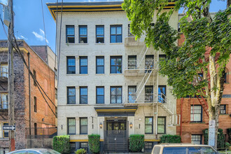 Cambridge & Trinity Apartments in Portland, OR - Building Photo - Building Photo