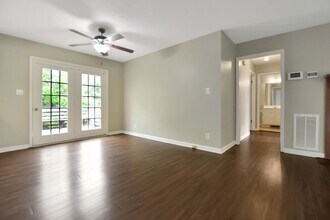 910 Ryan Dr in Clarksville, TN - Foto de edificio - Building Photo