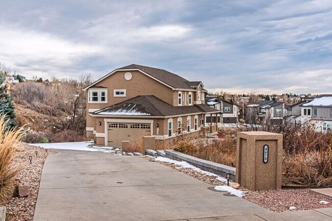 property at 4670 Farmingdale Dr