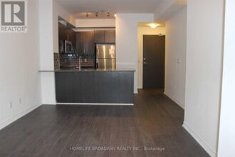 11611 Yonge St in Richmond Hill, ON - Building Photo - Building Photo