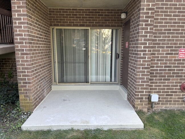 7908 Pearlbush Dr, Unit 104 in Gaithersburg, MD - Building Photo - Building Photo