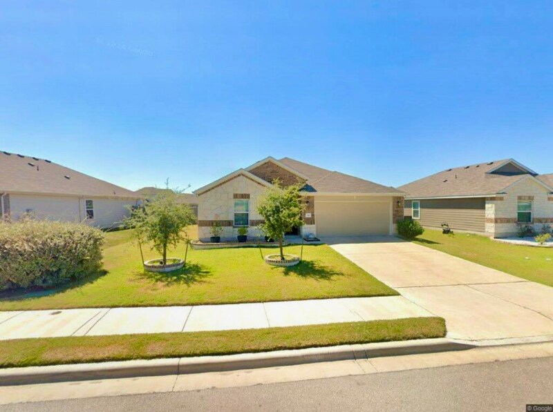 741 Carol Dr in Hutto, TX - Foto de edificio