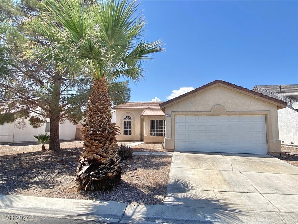 3721 Nairobi Ln in North Las Vegas, NV - Building Photo