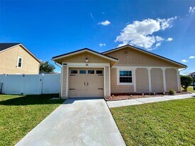 880 Nelson Dr in Kissimmee, FL - Building Photo