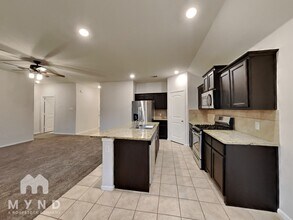 808 Hutchins Dr in Crowley, TX - Building Photo - Building Photo