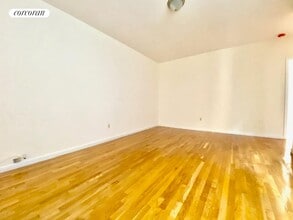 585 Isham St in New York, NY - Foto de edificio - Building Photo