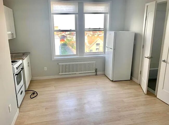 237 E Broadway, Unit 4M in Long Beach, NY - Building Photo - Building Photo