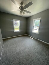 1425 E Ridgeway Ave in Waterloo, IA - Building Photo - Building Photo