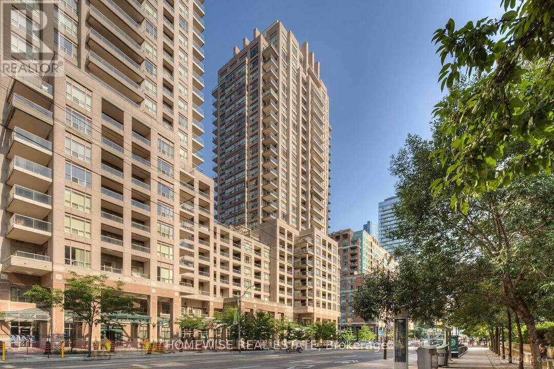 909-1909 Bay St. in Toronto, ON - Building Photo