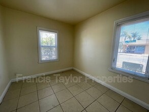 741 S Escondido Blvd in Escondido, CA - Building Photo - Building Photo