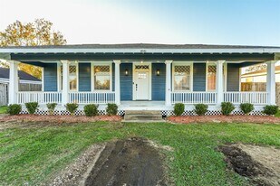 4016 Avenue Q 1/2 in Santa Fe, TX - Building Photo