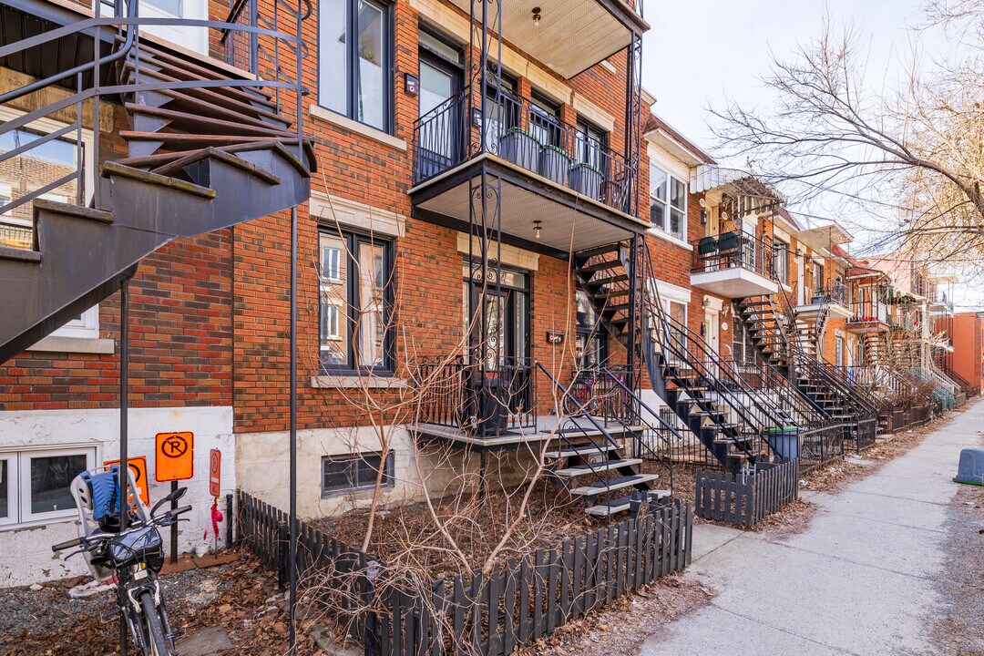 5792-5796 2E Av in Montréal, QC - Building Photo