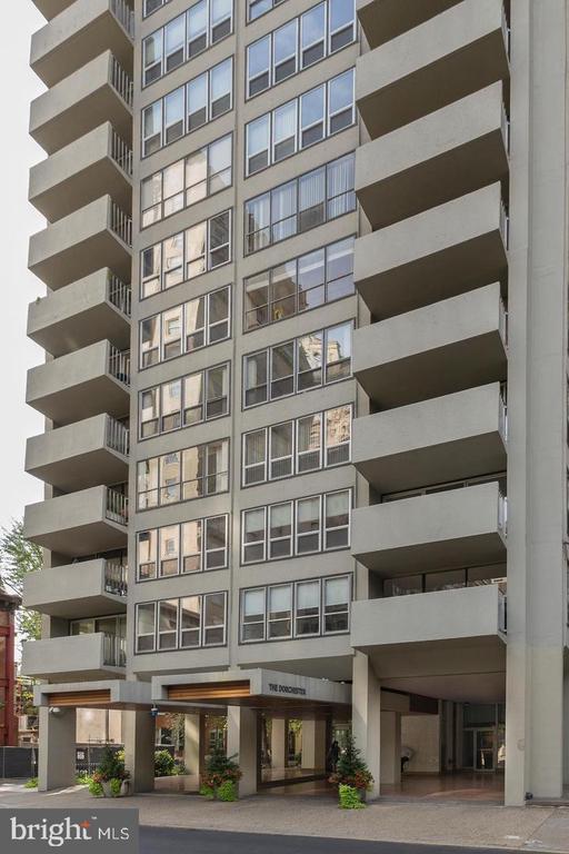 224-30 W Rittenhouse Square in Philadelphia, PA - Building Photo - Building Photo