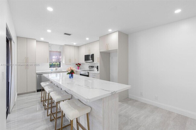 2622 NW 99th Ave in Coral Springs, FL - Building Photo - Building Photo