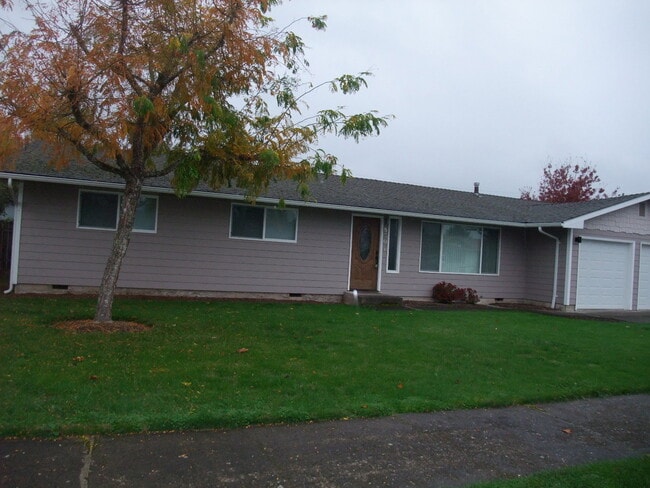 property at 830 W Isabella St