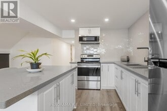 66 Vanguard Dr in Toronto, ON - Building Photo - Building Photo