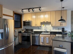 1231 W Greenleaf Ave in Chicago, IL - Building Photo - Building Photo