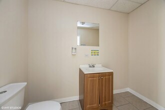 518 S Laramie Ave in Chicago, IL - Building Photo - Building Photo
