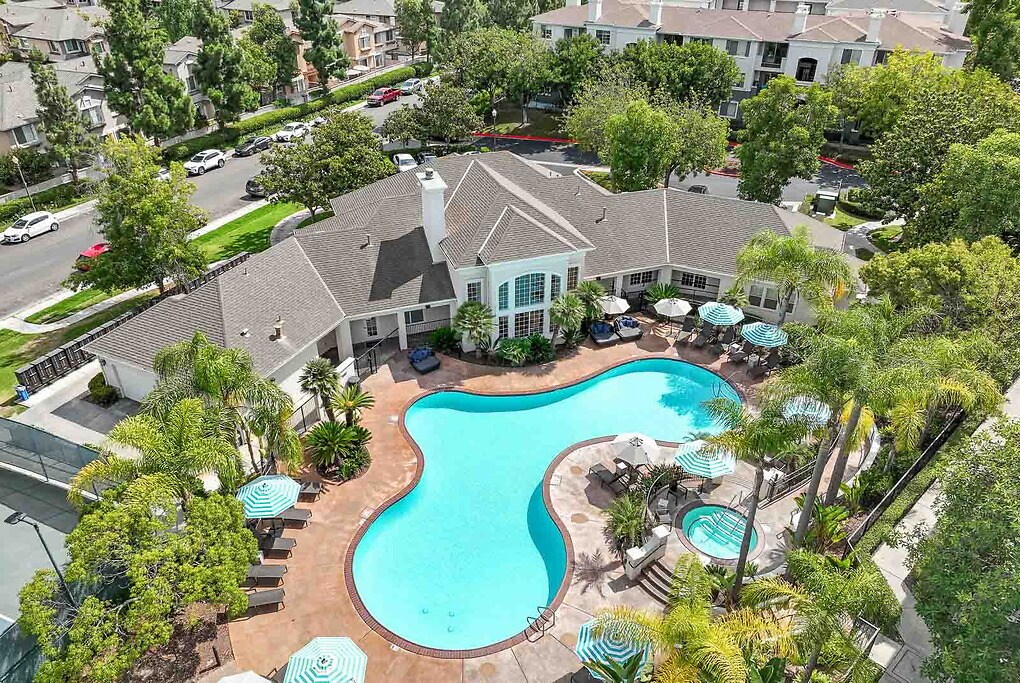 Cambridge Park in San Diego, CA - Foto de edificio