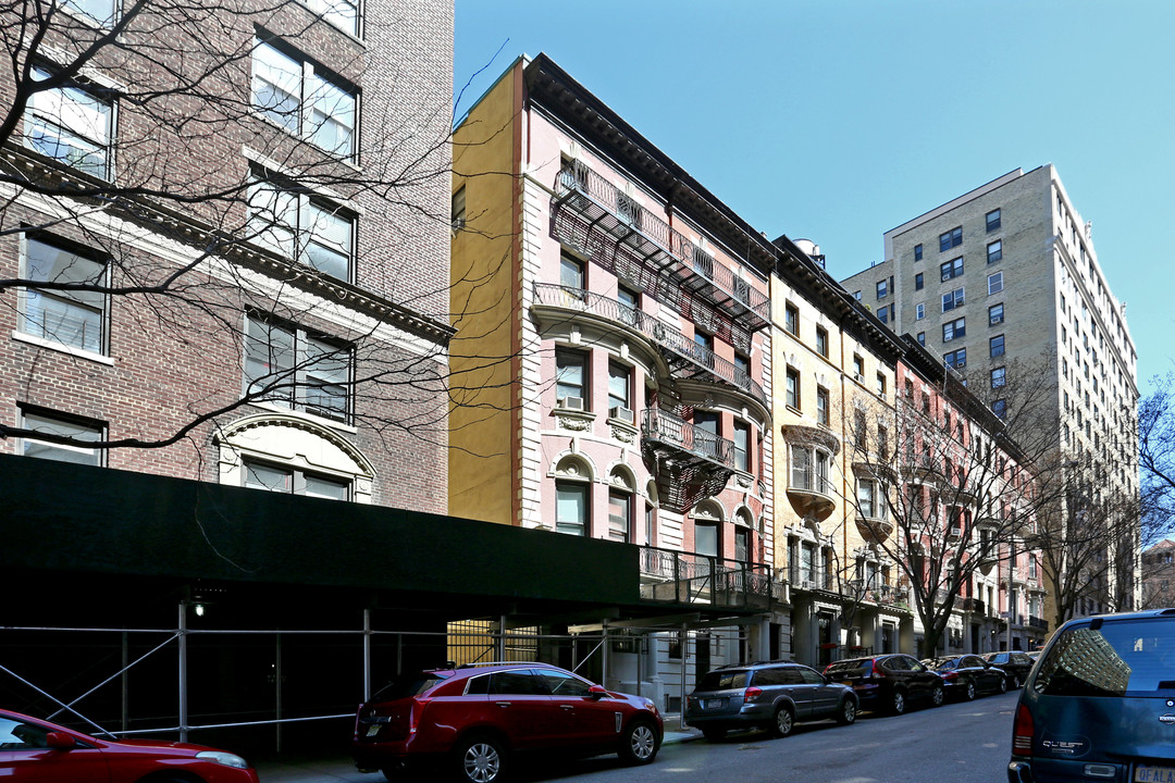 325 W 100th St in New York, NY - Building Photo