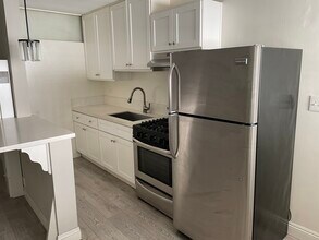 1736 N Sycamore Ave in Los Angeles, CA - Building Photo - Building Photo