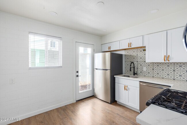 3038 N 38th St in Phoenix, AZ - Building Photo - Building Photo