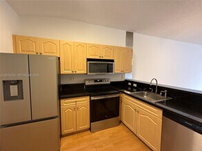 9979 Nob Hill Ln in Sunrise, FL - Building Photo - Building Photo