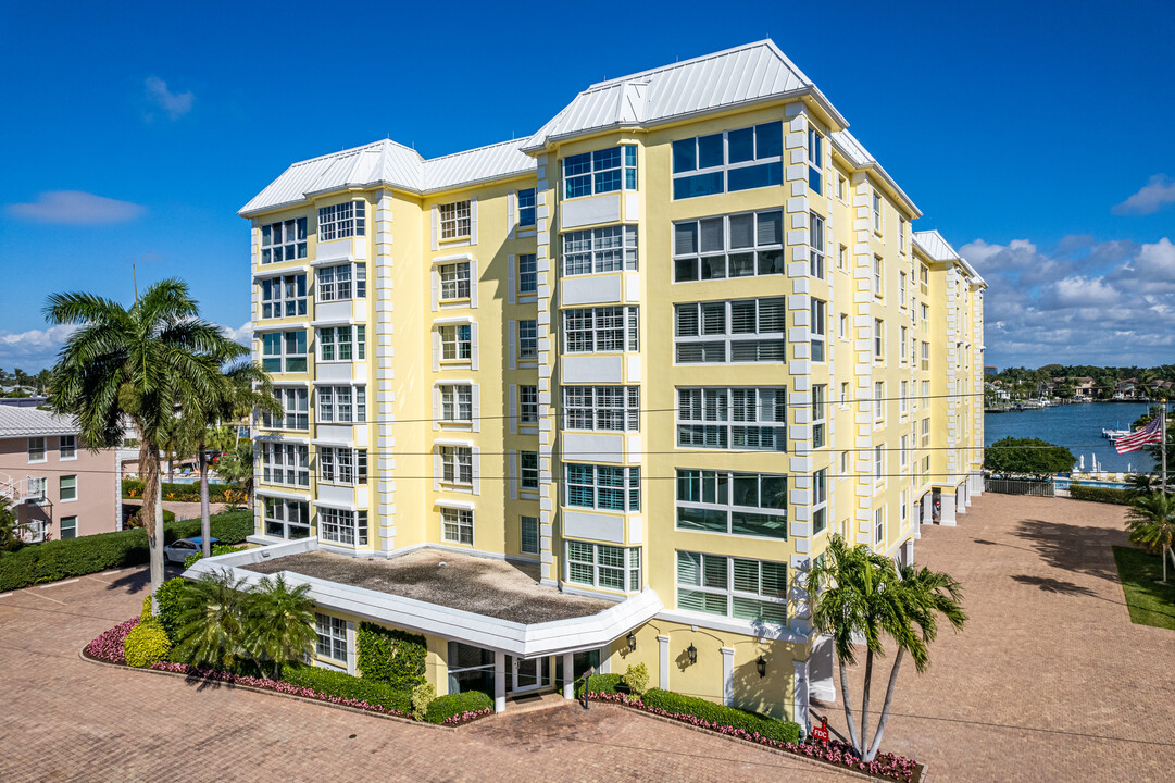 Boulevard Club in Naples, FL - Foto de edificio