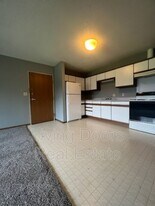 603 S Washington St in Bloomfield, NE - Building Photo