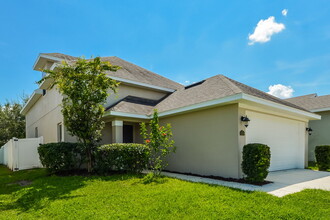 1049 Atlantic Ave in Fruitland Park, FL - Building Photo - Building Photo