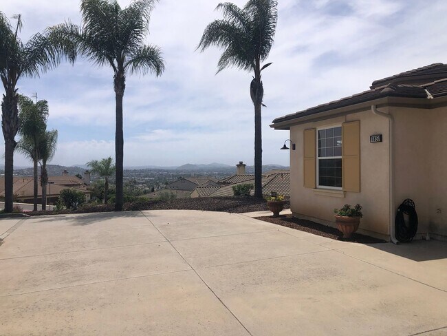 1651 Daybreak Pl in Escondido, CA - Building Photo - Building Photo