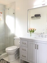 313 S Rios Ave, Unit Apartment in Solana Beach, CA - Foto de edificio - Building Photo