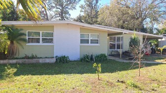 4255 Abbott Ave in Titusville, FL - Building Photo
