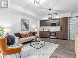 1635 Military Trail in Toronto, ON - Building Photo