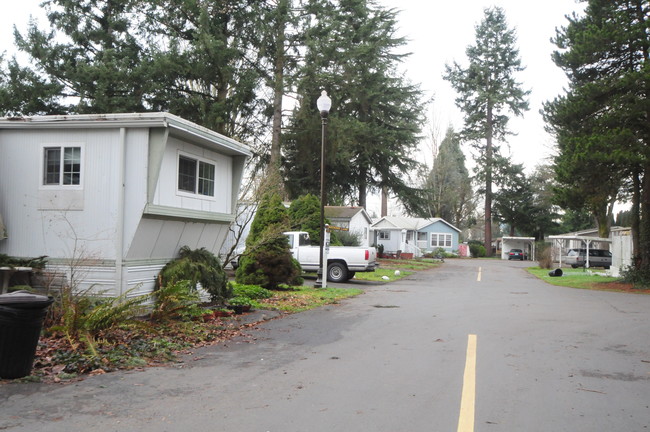 Skylark Village Mobile Home Park in Auburn, WA - Foto de edificio - Building Photo