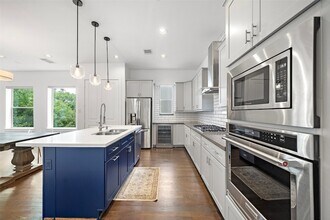 1005 Bingham St in Houston, TX - Foto de edificio - Building Photo