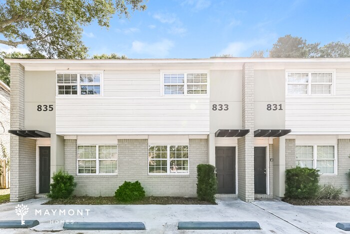 833 Von Kolnitz Rd in Mount Pleasant, SC - Building Photo