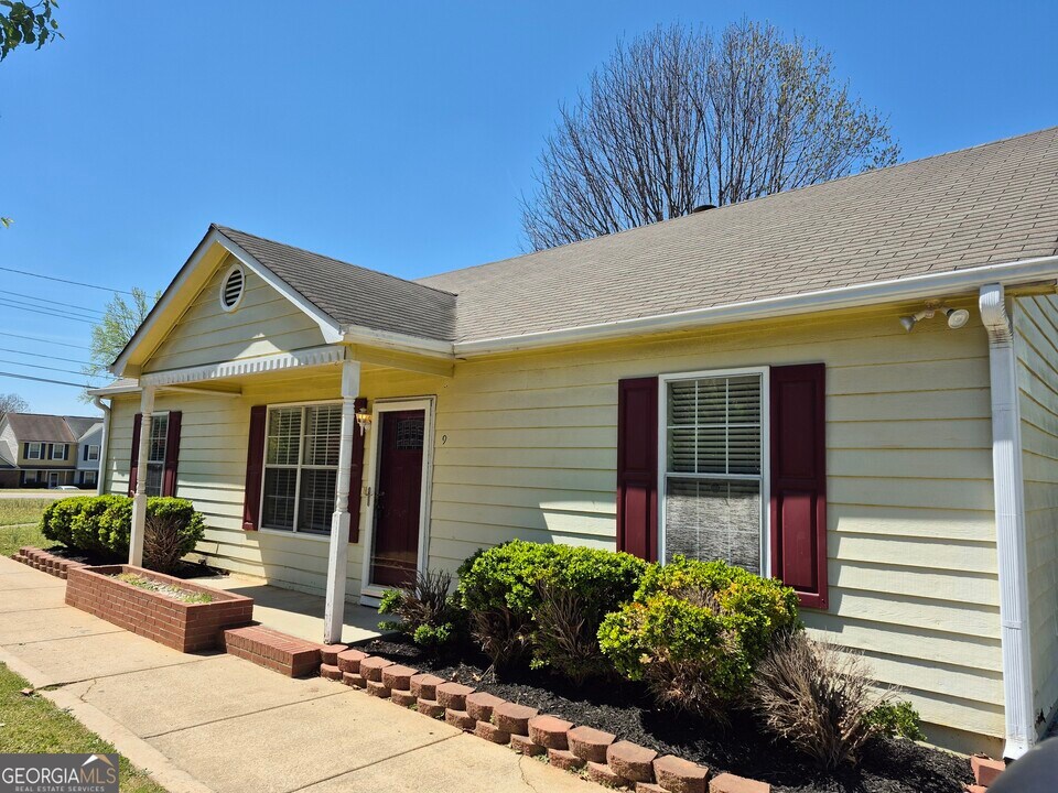 9 Greenview Dr in Mcdonough, GA - Building Photo