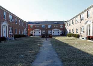 Colonial Courts in Springfield, MO - Building Photo - Building Photo