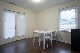 109 Old Cooper Square in Chapel Hill, NC - Building Photo - Building Photo