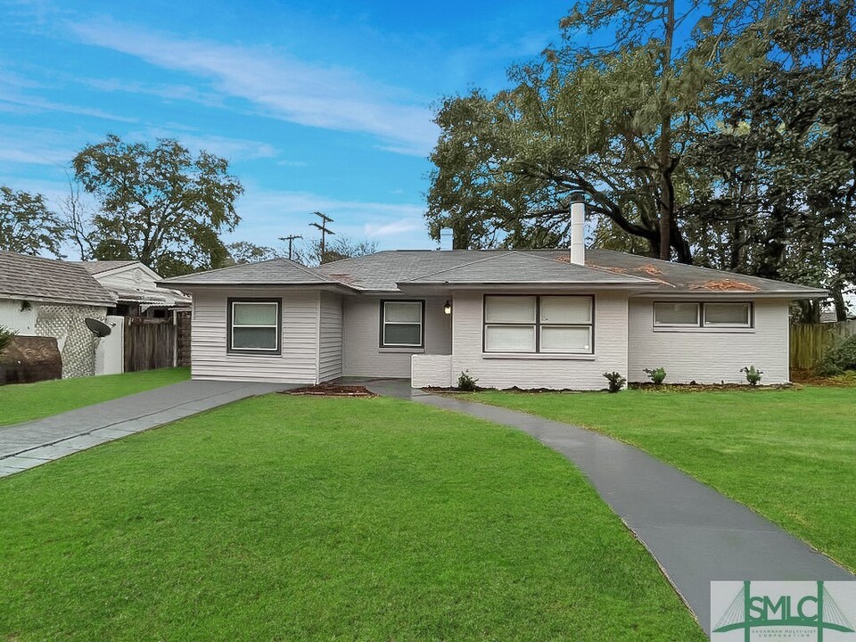 2205 Mason Dr in Savannah, GA - Building Photo