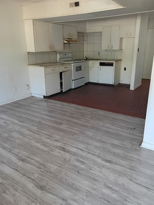 402 Mimosa Cir in Brinkley, AR - Foto de edificio - Building Photo