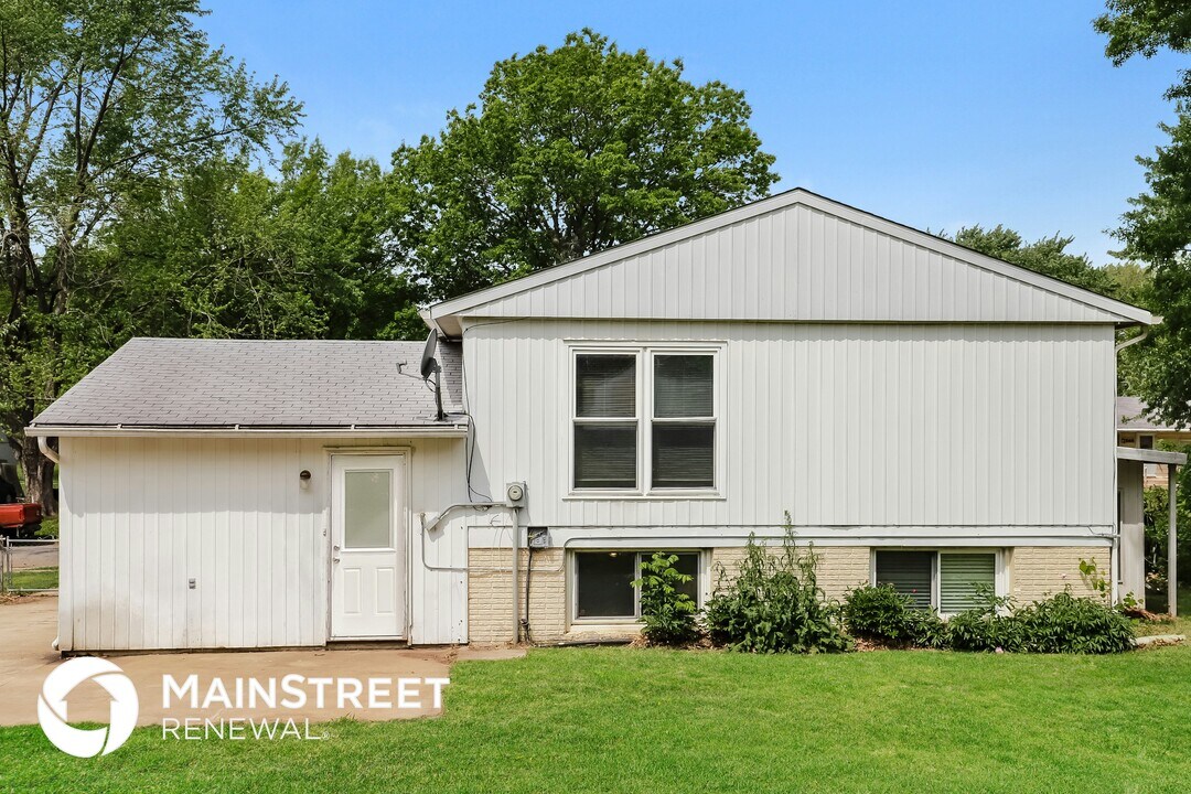 551 N Powahatan Dr in Independence, MO - Building Photo