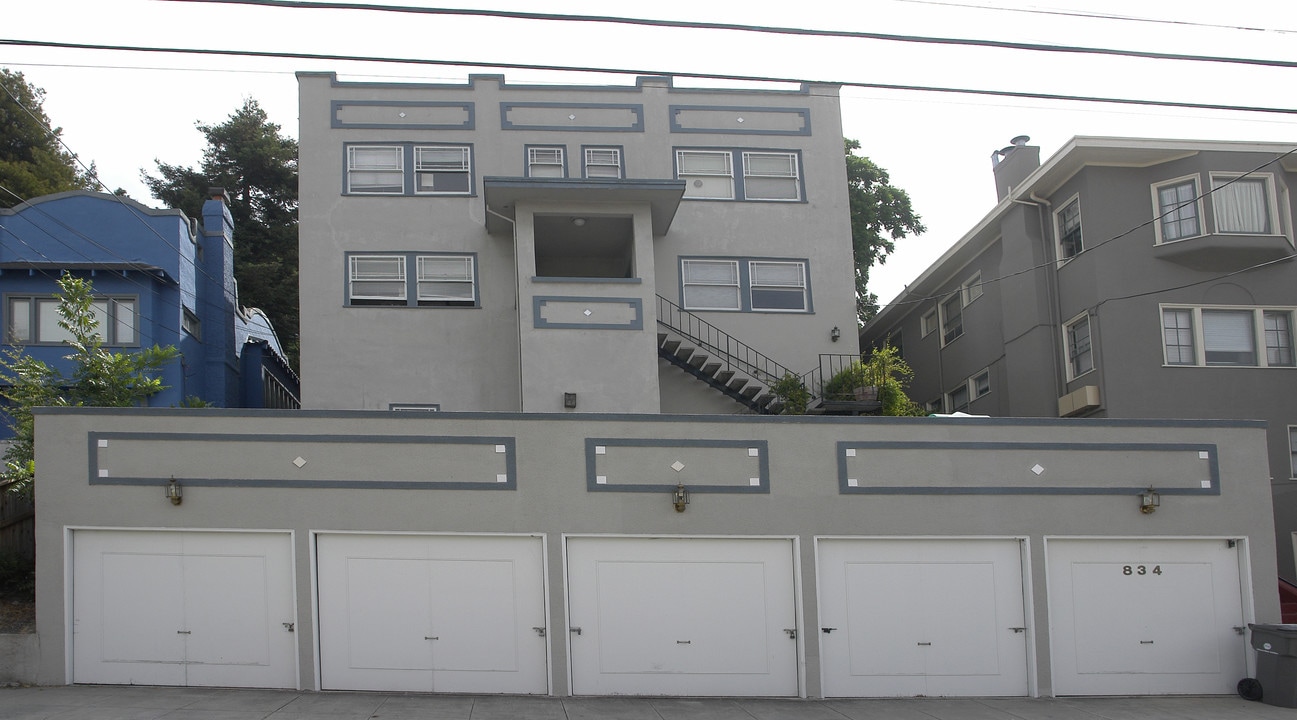 834 Walker Ave in Oakland, CA - Building Photo