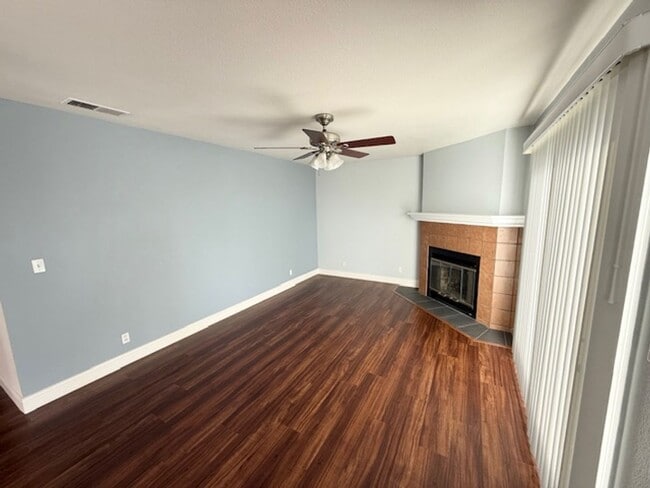 947 Fletcher Ln in Hayward, CA - Building Photo - Building Photo